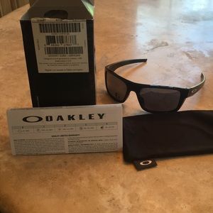 NWT Oakley Drop Point Unisex Sunglasses